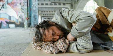 За чертой: в 2023 году уровень бедности растет не только в Украине, но и по всей Европе