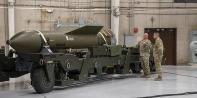 США создают противобункерную бомбу нового поколения: что известно о преемнике GBU-57