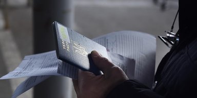 Росіяни почали скуповувати українські паспорти на чорному ринку заради ППП у ЄС, — ЗМІ