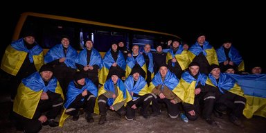 Україна повернула з російського полону ще 100 військових (фото, відео)
