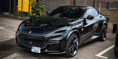 Полный привод и 12 цилиндров: в Киеве заметили первый кроссовер Ferrari за $500 000 (фото)