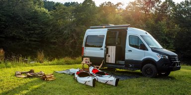 Mercedes Sprinter перетворили на екстремальний позашляховий будинок на колесах (фото)