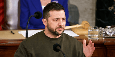 "Мы должны выжить": Зеленский рассказал, что будет делать Украина, если США не одобрят помощь