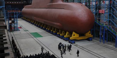 Ким Чен Ын c дочкой показали первую атомную субмарину Северной Кореи (фото)