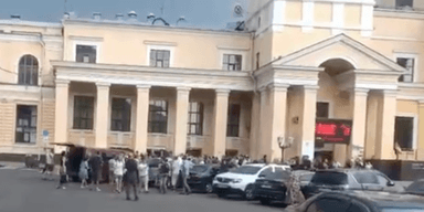 У Харкові натовп "відбивав" мобілізованого чоловіка: у ТЦК і поліції відреагували (відео)