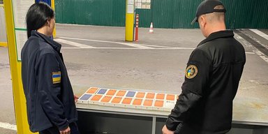 Спроба контрабанди: на кордоні затримали першу партію нелегальних iPhone 17 (фото)