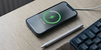 Чи можна користуватись телефоном на зарядці: п'ять міфів про смартфон, які варто забути