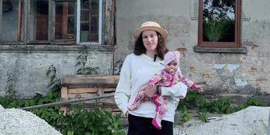 Украинка купила хату в селе за $5 тысяч — "с водой и светом": почему над ней смеются