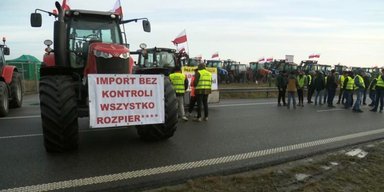 Польские фермеры возобновили блокаду на КПП "Краковец": какие действуют ограничения