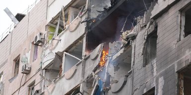 Удар по Запорожью: КАБы попали в две многоэтажки, десятки пострадавших (фото, видео)