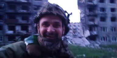 "Тримаємо Часік": режисер Олег Сенцов опублікував фото з фронту