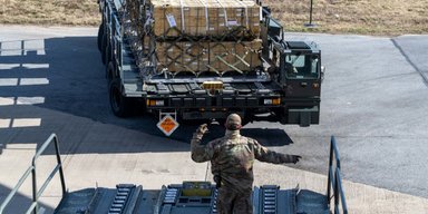 Бронетехніка, снаряди та деталі ППО: скільки військової допомоги отримала Україна у 2023 році