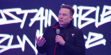 Акціонери Tesla схвалили угоду: Маск може стати першим у світі трильйонером (відео)