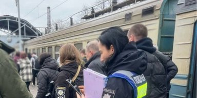 Умер 12-летний мальчик, которого ударило током на крыше электрички в Киеве