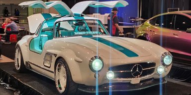 Зірка шоу: українці показали в Лас-Вегасі яскравий вінтажний Mercedes із мотором Tesla (фото)