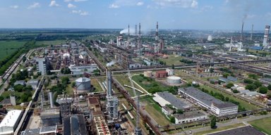 В ногу с Кремлем. Зачем Фирташ остановил свои химзаводы