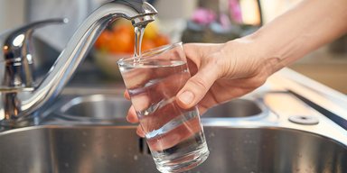 Ученые рассказали, почему стоит отказаться от бутилированной воды