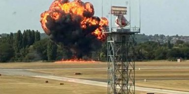 Перетворився на вогняну кулю: у Лондоні вибухнув пасажирський бізнес-джет (відео)