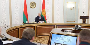 "Міфічні агресивні наміри": Лукашенко емоційно висловився про "дурні" вимоги сусідів