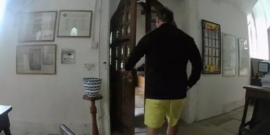 Мисливці за привидами: старі двері нез'ясовно відчинилися в 900-річній церкві (відео)