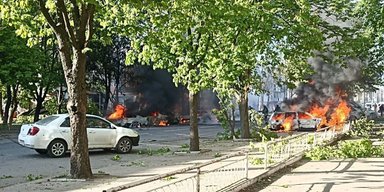 Россияне ударили КАБом по центру Краматорска: в городе вспыхнули пожары, есть погибшие (фото)