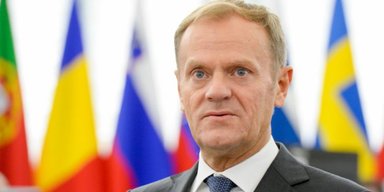 "Політичний ніж у спину": Дональд Туск розкритикував Польщу за відмову постачати зброю Україні