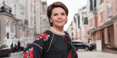 Телеведущая Елена Фроляк заявила, что ее муж и сын готовы пойти на фронт (видео)