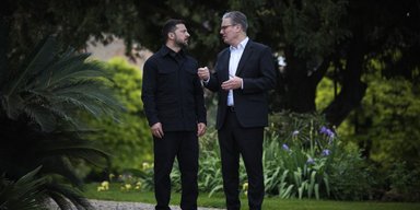 Зеленский прибыл в Лондон: с кем встретится, детали визита