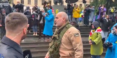 На митинге в Тбилиси избили добровольца ВСУ, который помогал освобождать Бучу (видео)