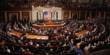 Палата представителей США одобрила новую большую помощь Украине и жесткие санкции против РФ