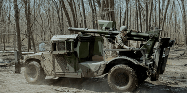 США тестируют на передовой в Украине гаубицы Hawkeye на вездеходе HMMWV, — СМИ (фото)
