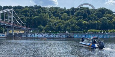 Спасатели ищут девушку: новые детали обрыва троса аттракциона-спуска через Днепр (видео)