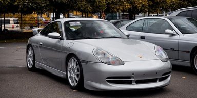 Сучасна класика: у Києві помітили рідкісний заряджений Porsche (фото)