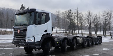 Мощная "многоножка": Tatra выпустила впечатляющий 16-колесный грузовик (фото)