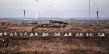 "Жест доброї волі": ЗС РФ готуються до відходу з двох міст на півдні, — експерт (карта)