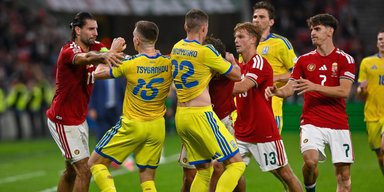 Четыре желтые карточки: матч между сборными Украины и Венгрии завершился массовой дракой (видео)