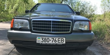 Символ 90-х: в інтернеті показали броньований Mercedes українського політика (фото)