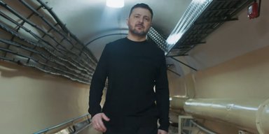 "Мне нужно оружие, а не такси": Зеленский впервые показал свой бункер (видео)