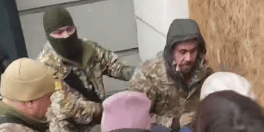 Мобилизация в Днепре: работник ТЦК грозил женщинам автоматом во время конфликта, — соцсети (видео)