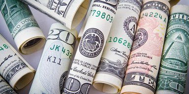 НБУ знову знизив курс долара після різкого підвищення