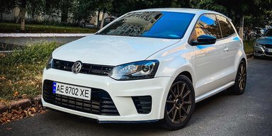 Їх випустили лише 2500: у Києві помітили рідкісний заряджений Volkswagen (фото)