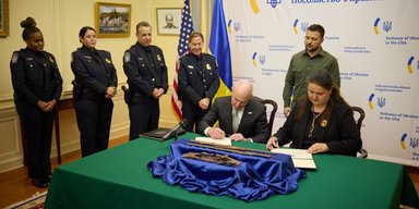 У процесі візиту Зеленського США передали Україні культурні цінності, викрадені РФ в окупації