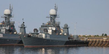 Скрывают от ИИ: РФ рисует окна на бортах кораблей Балтийского флота (фото)