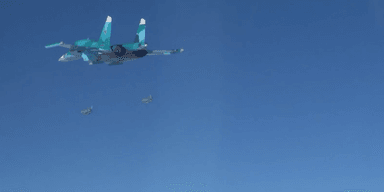 Росіянам офіційно показали, як бомблять із Су-34 свою ж територію (відео)