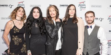 Лив Тайлер впервые рассказала о том, как узнала, что фронтмен Aerosmith ее отец