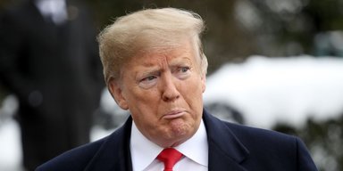 Чтобы заботиться "о своих прекрасных волосах": Трамп издал указ о давлении в душах (видео)
