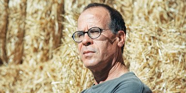 Как писать на языке, которому 4000 лет. Меир Шалев — об "украинской" бабушке, Гоголе и отношениях с властью