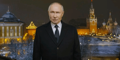 "Какой из них настоящий?": в новогоднем обращении Путина заметили странный инцидент (видео)