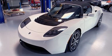 Сучасна класика: виявлено рідкісну Tesla 2010 року без пробігу (фото)