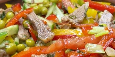 Салат с говядиной: рецепт яркого, ароматного и вкусного блюда (видео)